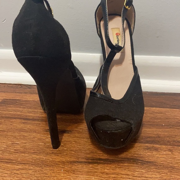 Black heel - Picture 2 of 3